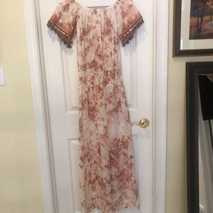 Off the shoulders maxi dress